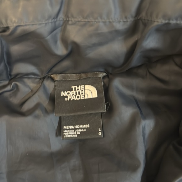 Lightly used north face jacket - Picture 3 of 4